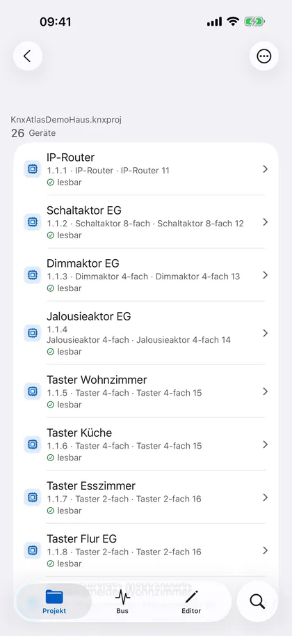 Geräte – iPhone: Alle Geräte des Projekts mit Adresse, Produkt, Applikation und Status. Darunter öffnen sich Parameter und Objekte des ausgewählten Geräts.