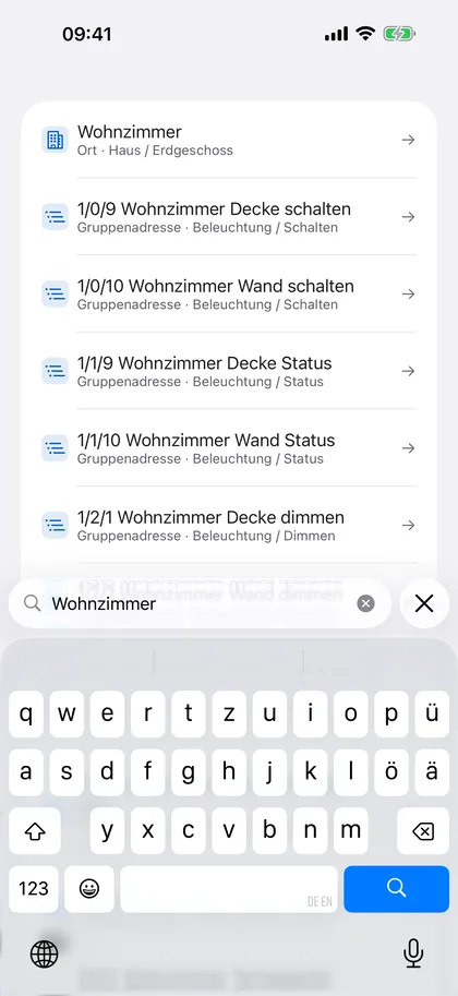 Suche – iPhone: Eine Suche über Räume, Geräte und Gruppenadressen. Ein Treffer führt direkt an die passende Stelle im Projekt.